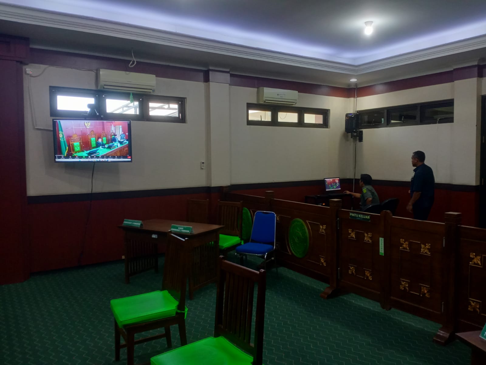 f599274d 31cc 4671 8d2d ba3f8c622aa2